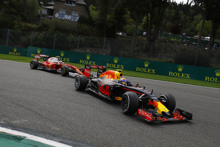Max Verstappen in Spa-Francorchamps vor Kimi Räikkönen