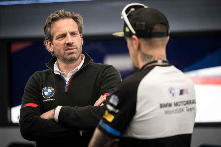 Le directeur de course BMW Marc Bongers (à gauche) avec Scott Redding