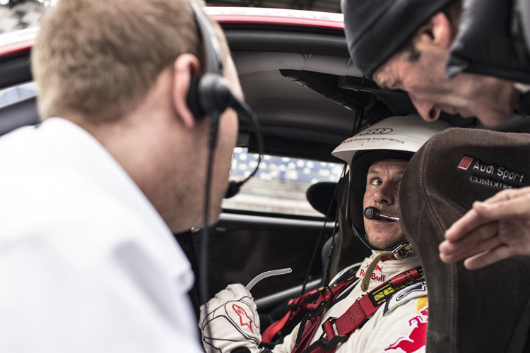 Felix Baumgartner testet Audi R8 LMS ultra auf dem Lausitzring