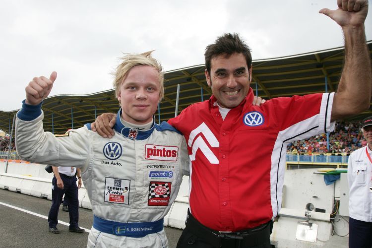 Sieger Felix Rosenqvist mit seinem Teamchef