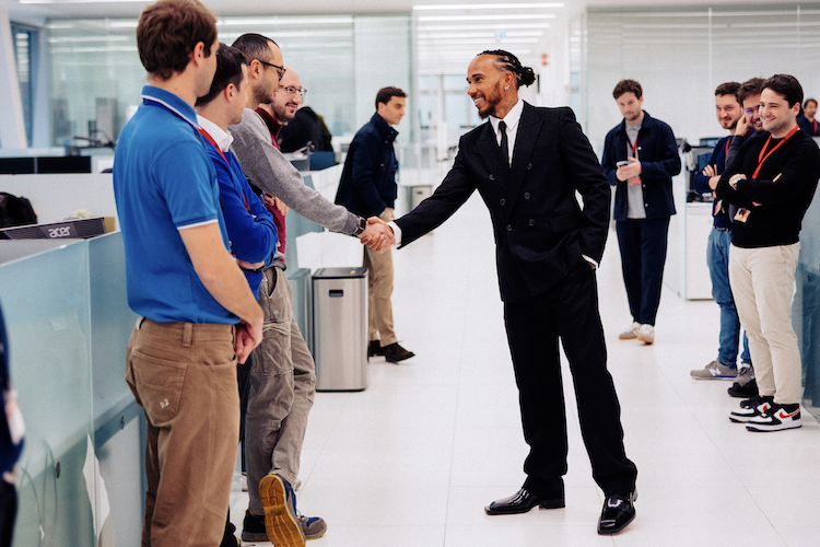 Lewis Hamilton bei seinem Antrittsbesuch bei Ferrari