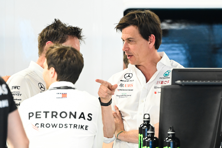 Mercedes-Teamchef Toto Wolff bezeichnete die Szene zwischen Lewis Hamilton und George Russell im Spanien-Qualifying als Missverständnis