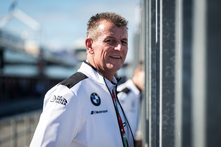 Dr. Markus Schramm verfolgt den Saisonauftakt der Superbike-WM 2019 von der Boxenmauer