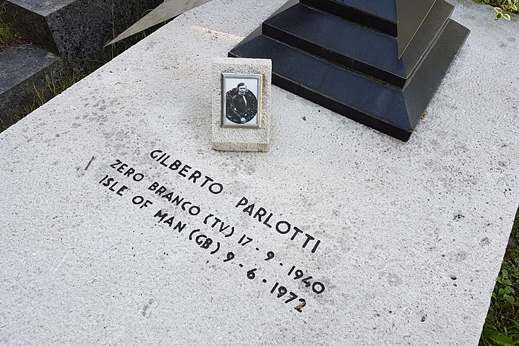Das Grab von Gilberto Parlotti