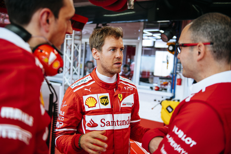 Die ersten Eindrücke teilte Vettel gleich mit seinem Team