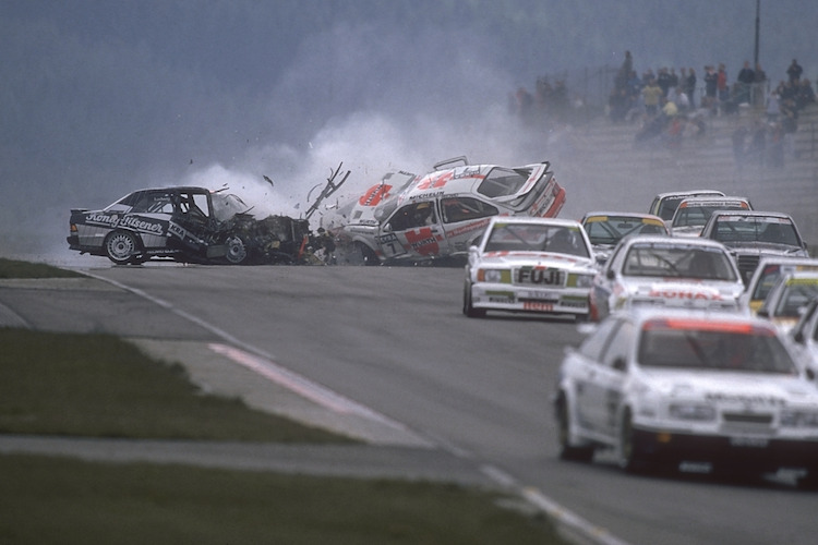 Frontal-Crash: Armin Hahne und Klaus Ludwig beim DTM-Lauf 1989 am Ring