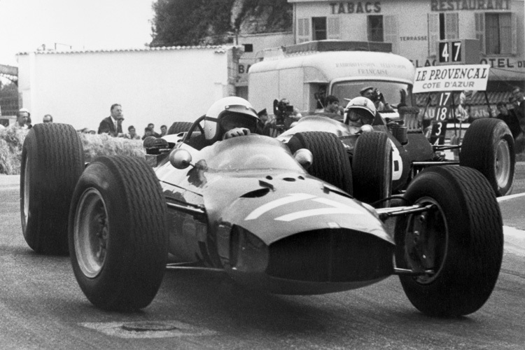 Lorenzo Bandini 1965 in Monaco vor Surtees