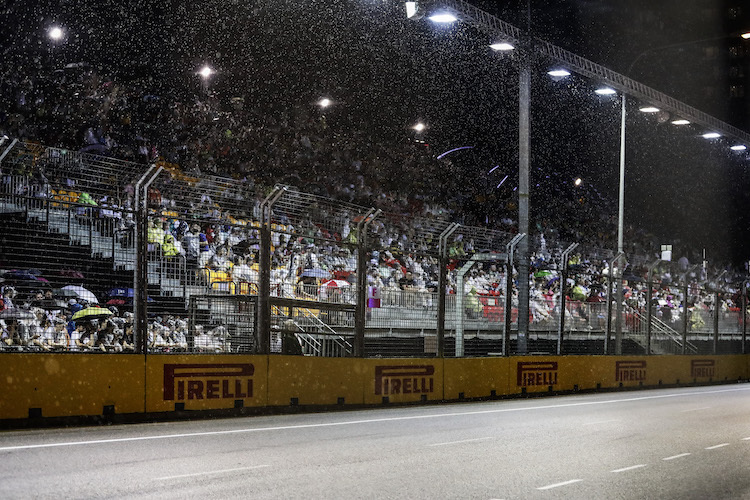 Vor dem Rennen 2019 regnete es, aber vor dem Start zum Singapur-GP hörte es auf