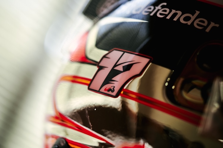 Die Startnummer von Bianchi ist auch auf der Rückseite von Leclercs Helm zu sehen