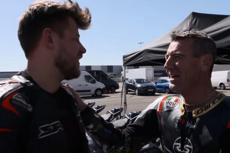 Kai Steinecke (links): Trost nach dem Crash von Superbike-Weltmeister Troi Corser
