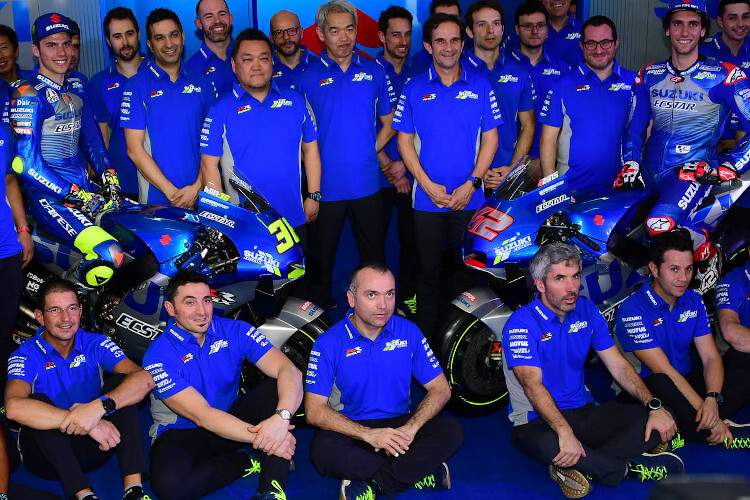 Suzuki-Teamvorstellung 2020 mit Elvio Deganello (ganz vorne, Dritter von links)