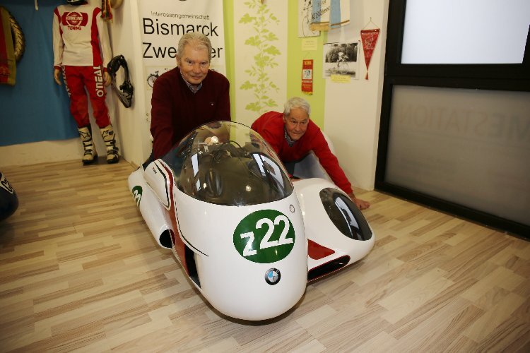 Rolf Steinhausen und Hans-Georg Peppinghaus mit der Windle-BMW