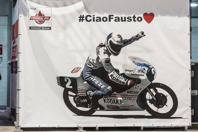 «Ciao Fausto»-Banner an der Gresini-Box