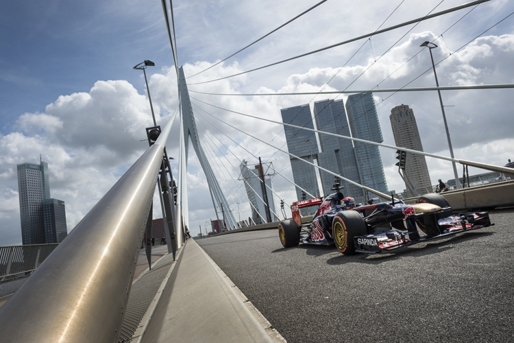 In 2014 durfte der schnelle Red Bull Racing-Pilot im Rahmen eines Showruns in Rotterdam Gas geben