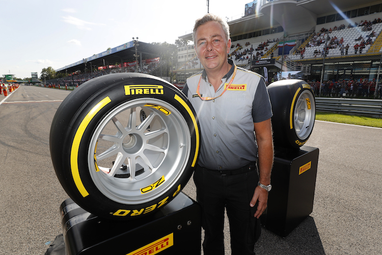 Pirelli-Motorsportdirektor Mario Isola stellte die 18-Zoll-Reifen in Monza vor