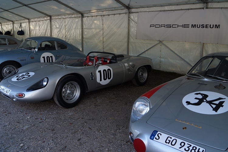 Walther Röhrl startete mit einem 1962er Porsche 718 W-RS Spyder