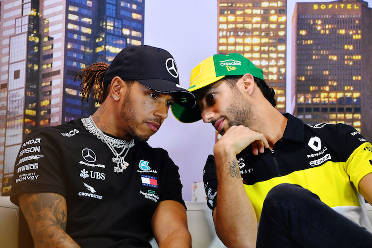 Daniel Ricciardo (r.) lobt Lewis Hamiltons Leistung