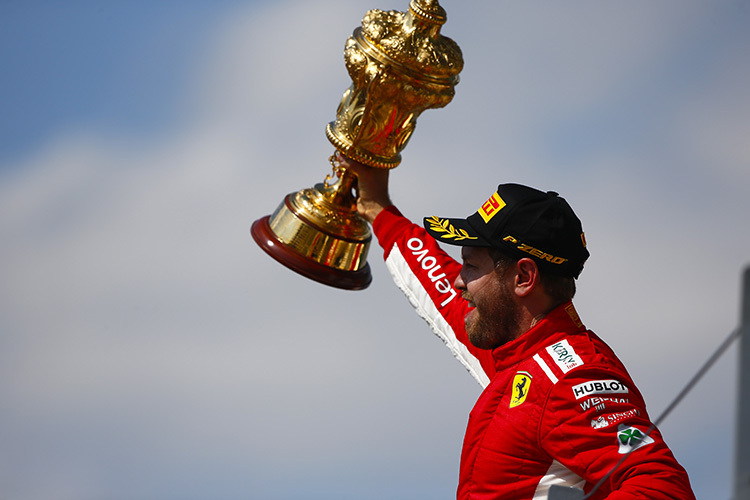 Sebastian Vettel mit dem Gold-Cup