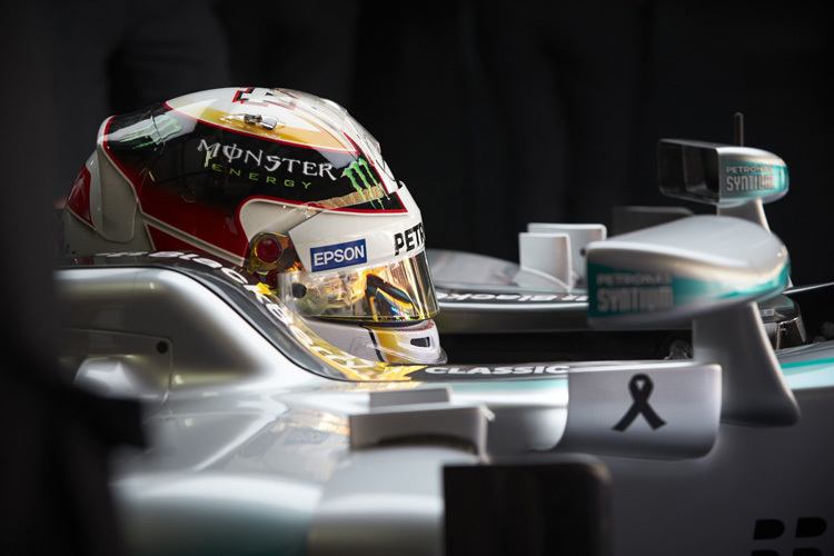 Lewis Hamilton in seinem Silberpfeil
