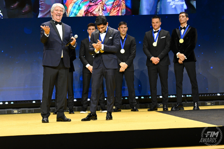 FIM-Präsident Jorge Viegas (li.) mit den ultimativen Champions – rechts neben ihm Jorge Martin