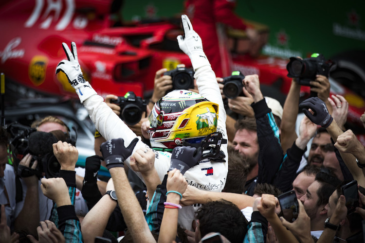 Lewis Hamilton gewinnt das Rennen