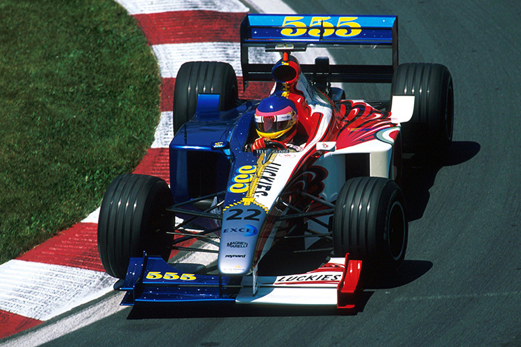 Das umstrittene Design des BAR-Renners von 1999, am Lenkrad Jacques Villeneuve