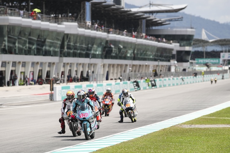 Alonso geht als Führender in die letzte Runde des Sepang-GP