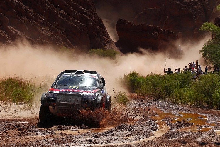 Auch Schlamm gehört zur Rallye Dakar