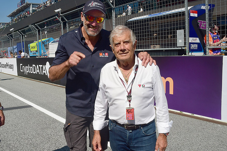 Am MotoGP-Grid: Heinz Kinigadner mit Giacomo Agostini 