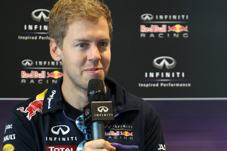 Sebastian Vettel bei der Pressekonferenz in Sotschi