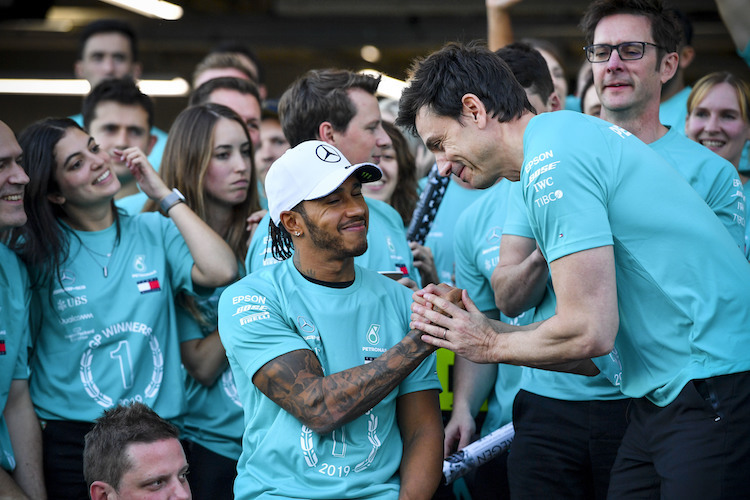 Mercedes-Motorsportdirektor Toto Wolff mit seinem Schützling Lewis Hamilton 
