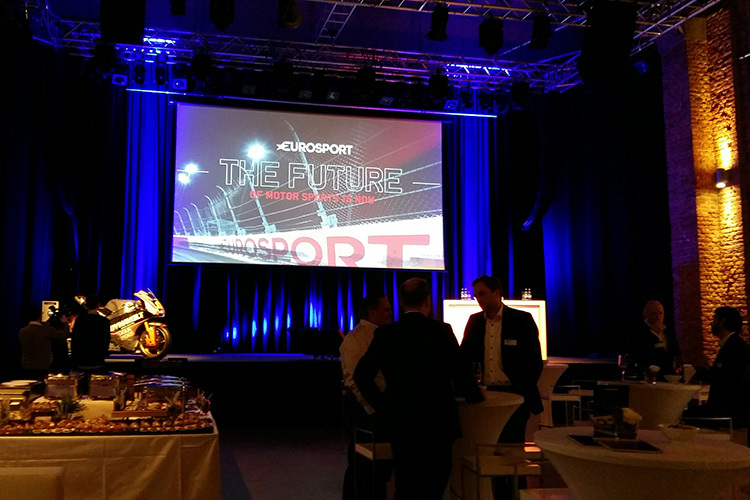 Auf der Bühne in der Freiheizhalle in München war auch die Moto2-Maschine von Sandro Cortese zu sehen