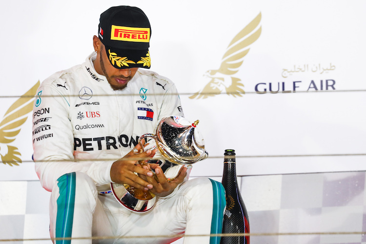 Ein nachdenklicher Lewis Hamilton nach dem Bahrain-GP