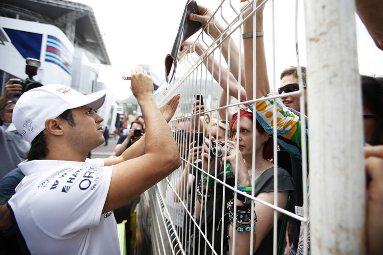 Am Mittwoch hatte Felipe Massa noch eine der leichteren Aufgaben: Autogarmme geben