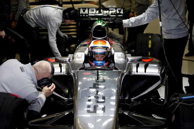 Emsiges Treiben: Langweilig wird es den Formel-1-Mechanikern in den Wochen vor dem Saisonstart nicht