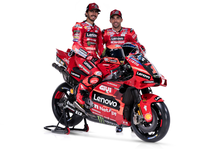 Le Champion du Monde MotoGP Pecco Bagnaia avec Michele Pirro, testeur Ducati
