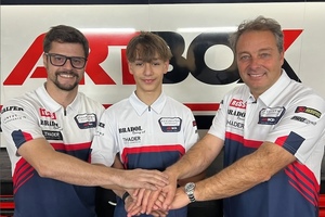 Deal: Emilio Alzamora (re.) hat den jungen Fynn Kratochwil unter Vertrag genommen)