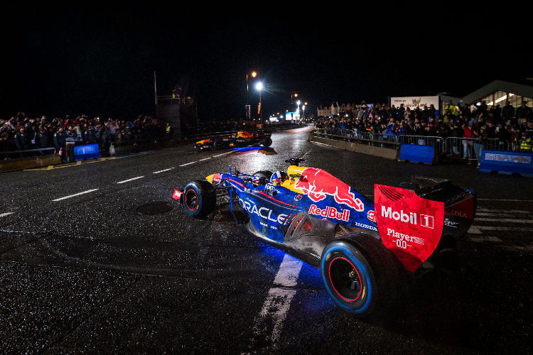 David Coulthard und Patrick Friesacher sind in Galway mit Sebastian Vettels RB7 unterwegs gewesen