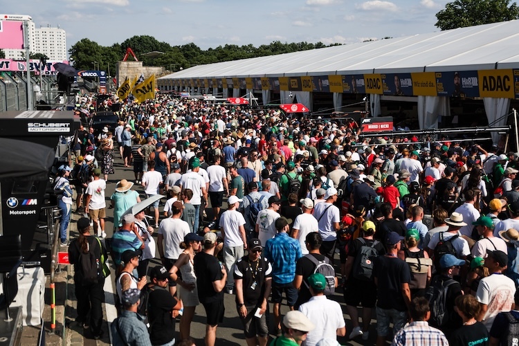 In allen DTM-Tickets ist der kostenlose Zugang zum Pitwalk enthalten