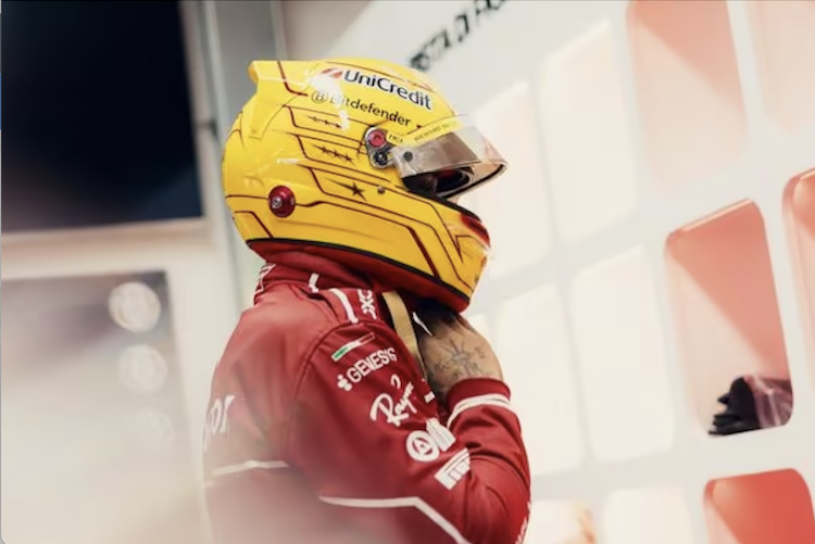 Lewis Hamilton fährt bei Ferrari mit gelbem Helm