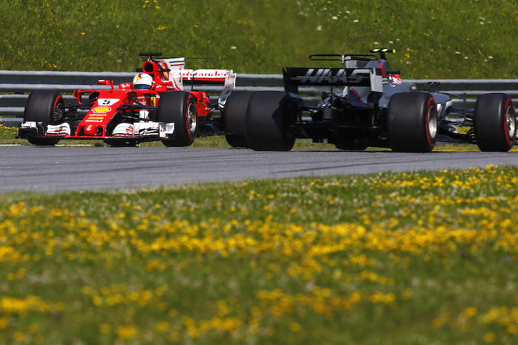 Sebastian Vettel im Ferrari: Gemessen daran befindet sich das Mittelfeld im Rückwärtsgang