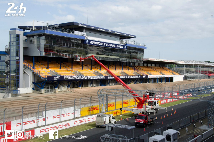 Die Haupttribüne in Le Mans wird bereits schick gemacht