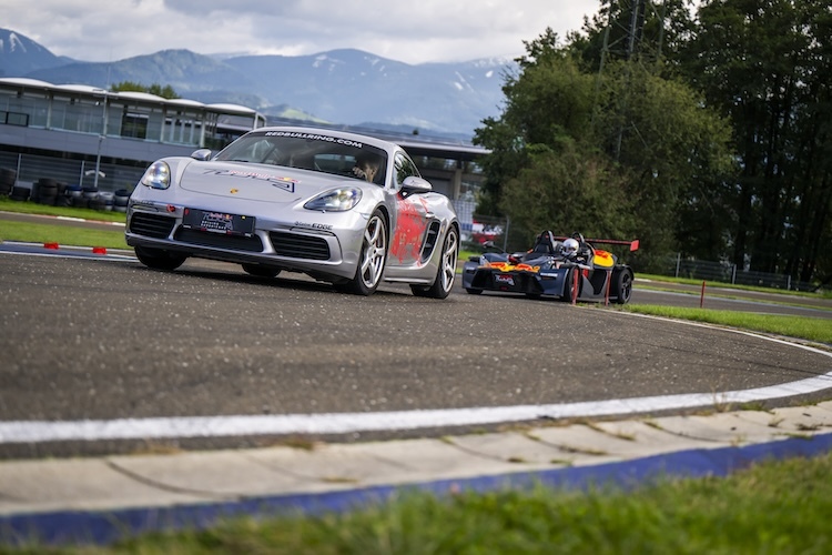 ​Am Adrenalintag auf dem Red Bull Ring im Einsatz: Der Porsche 718 Cayman S und der KTM X-Bow