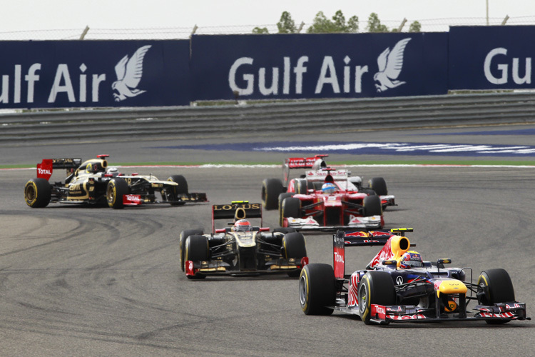 Startphase in Bahrain: Alonso tigert durchs Feld