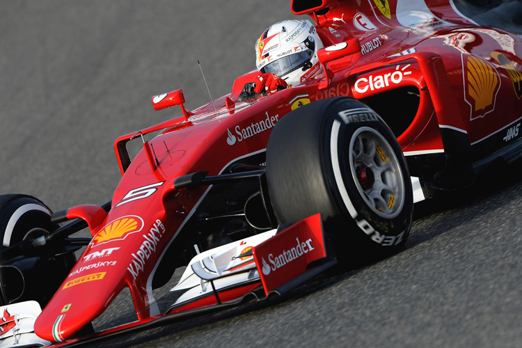 Sebastian Vettel im neuen Ferrari SF15-T