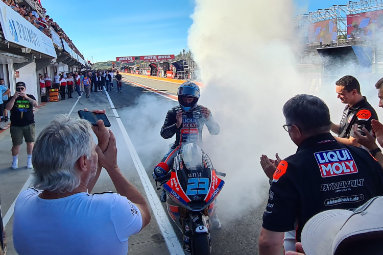 Das Moto2-Kapitel endet für Marcel Schrötter mit Burnouts und Highlights