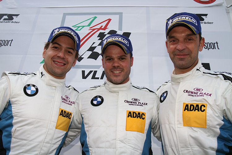 Augusto Farfus (li.) zusammen mit seinen VLN-Teamkollegen Dirk und Jörg Müller