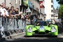 Rennwagen in der City von Le Mans gibt es an den Tagen der technischen Abnahme