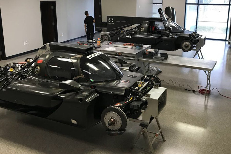 Zwei Mazda DPi im neuen Joest-Workshop bei Atlanta