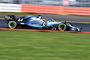 Der neue Mercedes W10 auf der Bahn, hier mit Lewis Hamilton